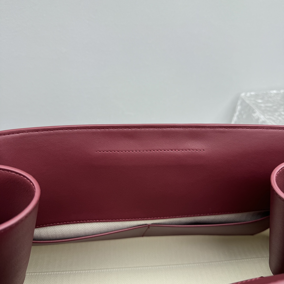 The_Row_Margaux_EQ_Clutc